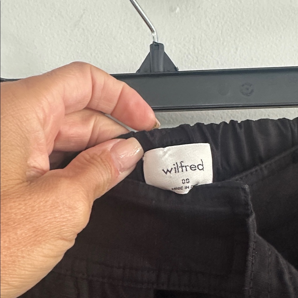 Wilfred x Aritzia black linen blend belted cargo pants size 00 with ankle button - Picture 3 of 3